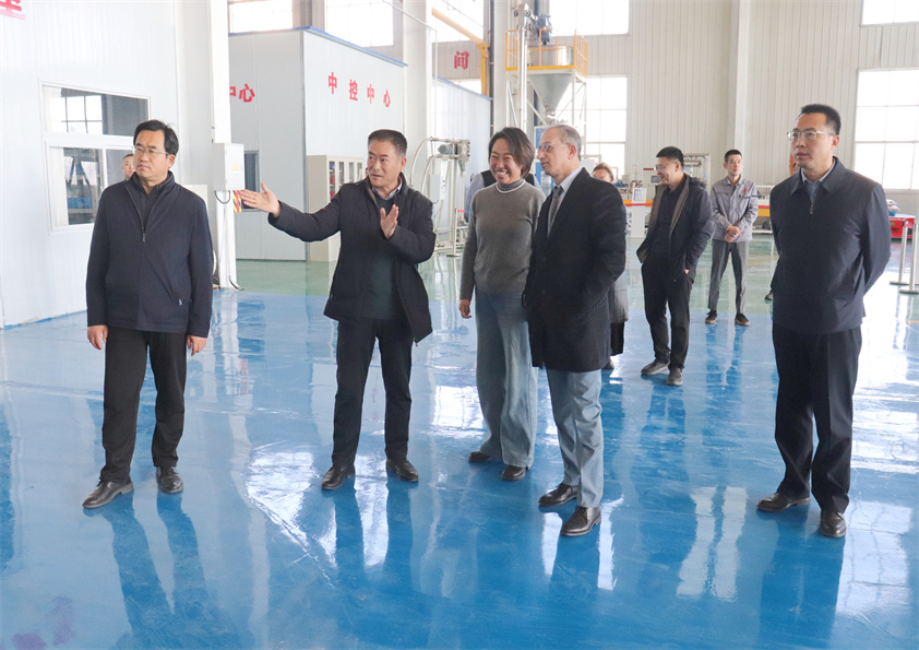 土耳其安纳托利亚商人联合会中国代表Metin Karakus一行到尊龙凯时人生就是博机械进行调研
