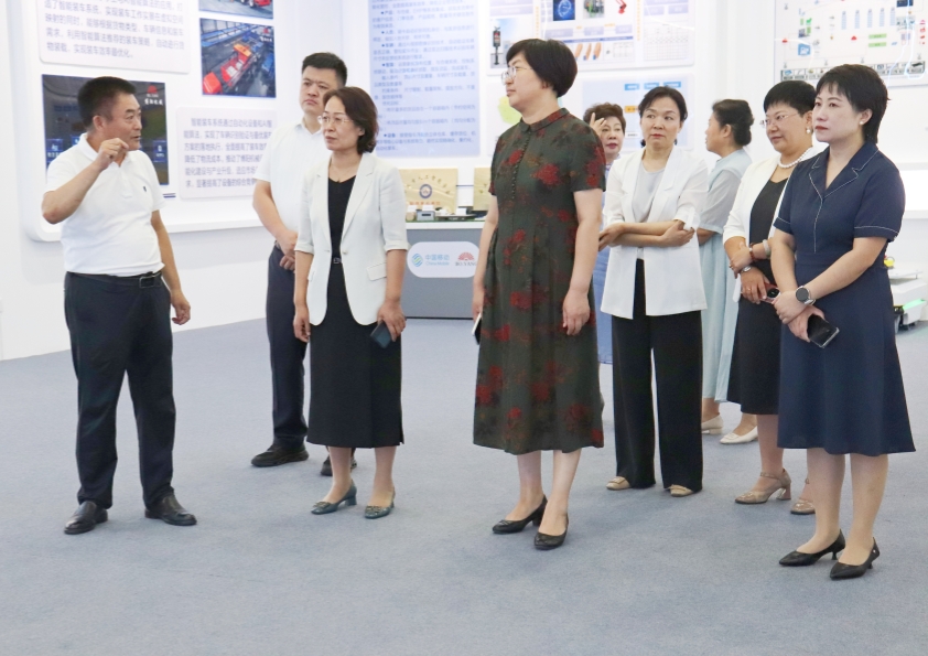 潍坊市妇联党组书记、主席王丽君一行到尊龙凯时人生就是博机械参观调研
