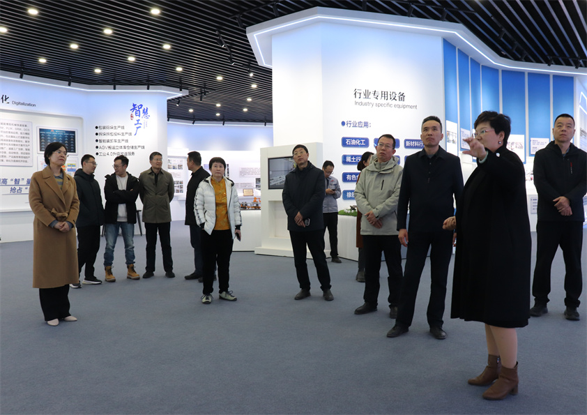 潍坊学院专家团赴尊龙凯时人生就是博机械调研 共商智能制造校企合作新篇章