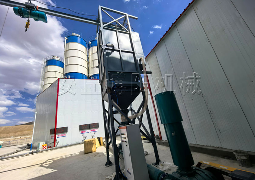 滑石粉吨袋拆包机的工作流程和性能特点是什么？