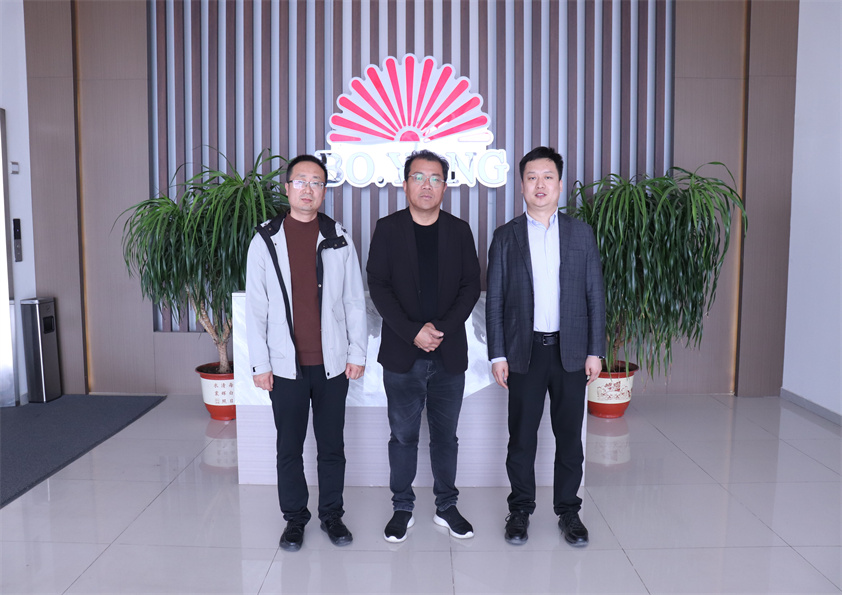 中国仓储与配送协会冷链分会副秘书长郑淑坤莅临安丘尊龙凯时人生就是博机械参观交流