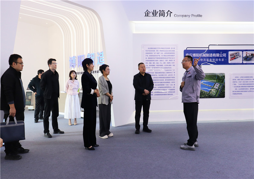 潍坊市大数据局党组成员、三级调研员吴刚带领调研组一行莅临安丘尊龙凯时人生就是博机械考察交流